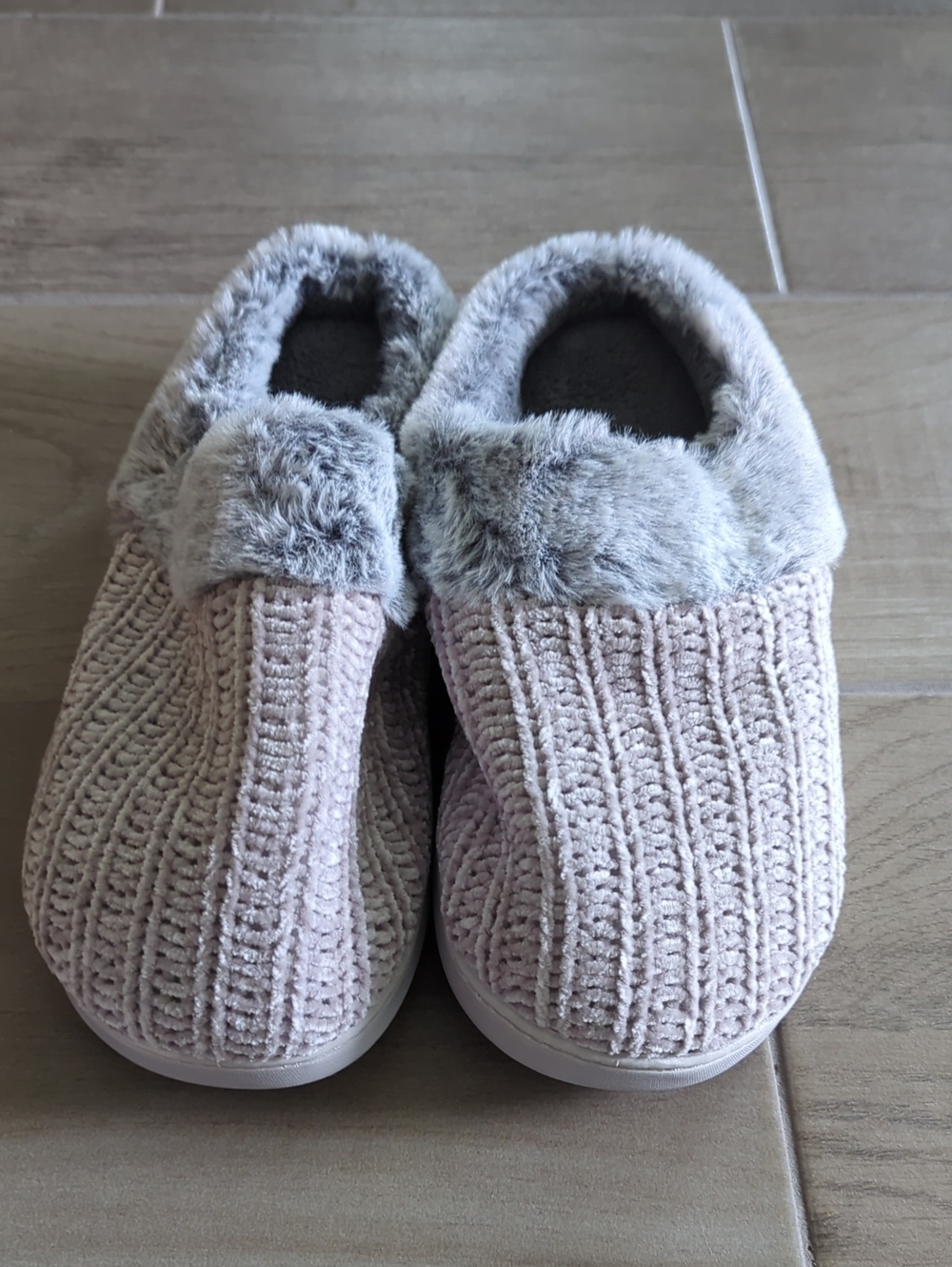 Cozy Knit Slip-On Women's Slippers - Gray